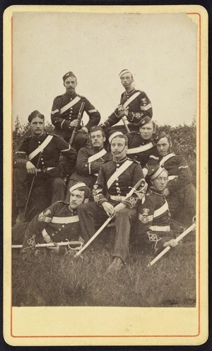 Photographer unknown :Group portrait of unidentified men in uniform