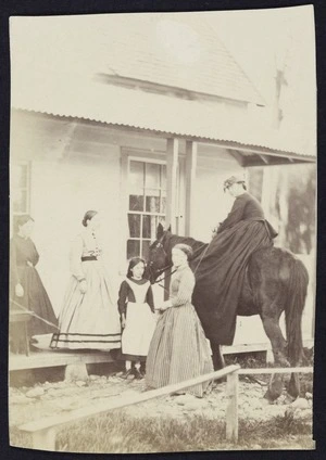 Photographer unknown :Portrait of 5 unidentified woman with a horse