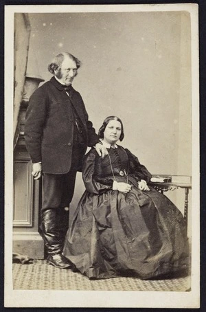 Photographer unknown :Portrait of unidentified man and woman