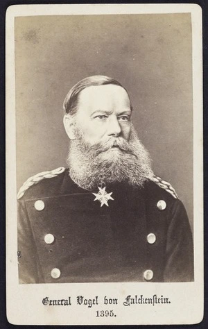 Photographer unknown :Portrait of General Vogel Bon Halekenstein