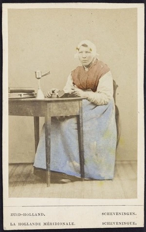 Photographer unknown :Portrait of a woman in dutch costume