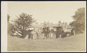 Photographer unknown :Photograph of large house