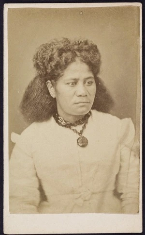 Photographer unknown :Portrait of unidentified woman