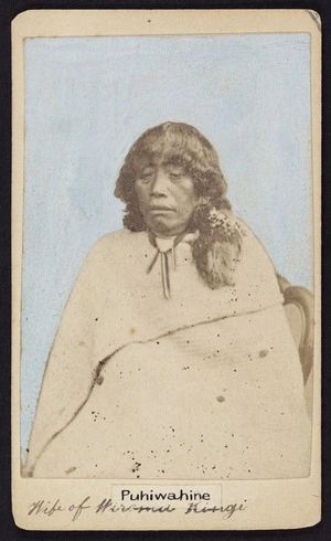 Photographer unknown :Portrait of Puhiwahine