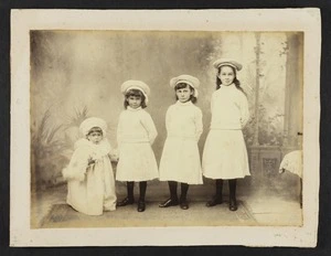 Nathaniel Arthur Pearce, Agnes Isobel Pearce, Helen Marjorie Crawford, and Mary Vida Pearce