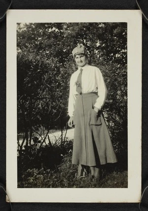 Agnes Isobel Pearce (later Stout), possibly at Brockenhurst, England, during World War One