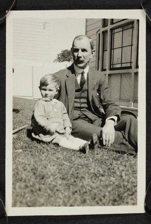 Thomas Duncan McGregor Stout with his young son Robert Edward Stout