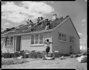 Government Rehabilition Scheme workers roofing a State House in Kaitaia - Photograph taken by K V Bigwood