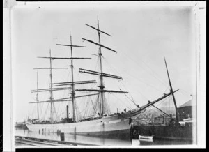 Hinemoa (ship) beside wharf