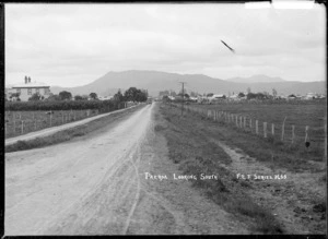 Paeroa, looking South, ca 1918 - Photograph taken by Fred. E Flatt