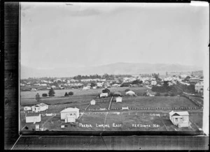 Paeroa, looking East, ca 1918 - Photograph taken by Fred. E Flatt