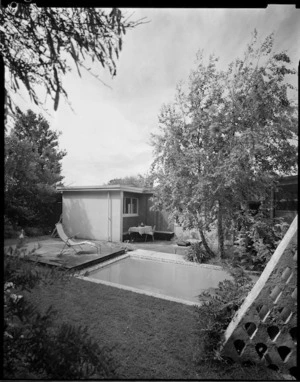 Swimming pool and garden area alongside a house designed by Friedrich Eisenhofer