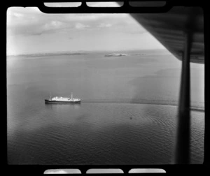 Huddart Parker ship Wanganella departing Auckland