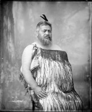 Maori man wearing korowai