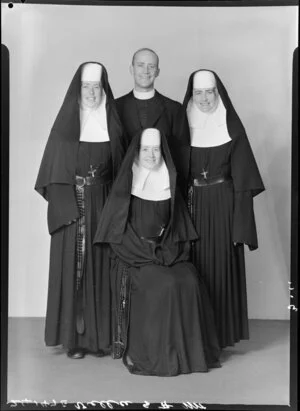 Vella family group of nuns and clergyman
