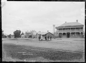 Great South Road at Ngaruawahia, with the Waipa Hotel, circa 1910