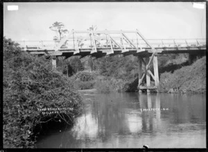 Te Uku Bridge, over the Waitetuna River, Te Uku, near Raglan, 1910 - Photograph taken by Gilmour Brothers
