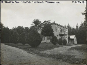 Creator unknown :The Terraces Hotel, Taupo