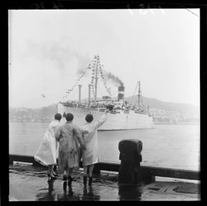 Farewelling the ship Captain Cook in Wellington harbour, as it leaves with troops for the Malayan Emergency