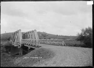 Traffic bridge over the Waipa River at Otorohanga
