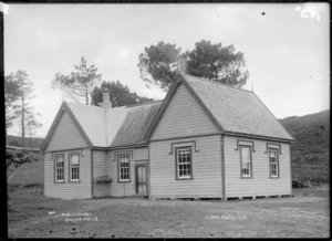 Raglan Public School, 1910 - Photograph taken by Gilmour Brothers