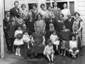 Rabbi Herman van Staveren and Mrs Miriam Van Staveren with their children and grand-children