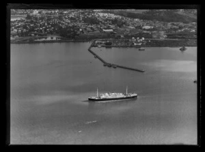 Huddart Parker ship Wanganella departing Auckland