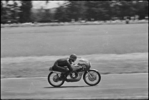 Hugh Anderson on Suzuki 125cc motorcycle