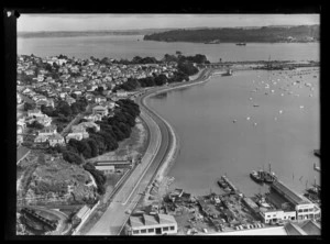 City approach to Auckland Harbour Bridge