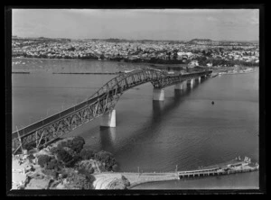 Auckland Harbour Bridge, Waitemata Harbour