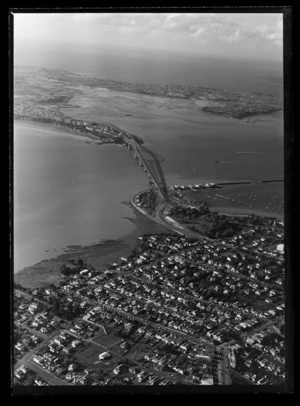 Pedestrians Day on the Auckland Harbour Bridge