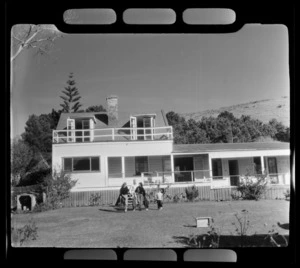 Unidentified group in front of homestead on Great Mercury Island, Mercury Islands, Waikato Region