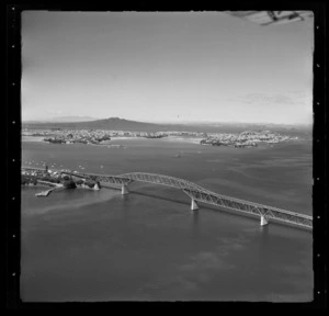 Auckland Harbour Bridge, Waitemata Harbour