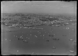 Auckland, showing boats in the harbour