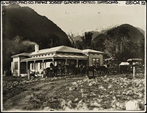 Creator unknown :Photograph of group outside Batsons Hotel, Franz Joseph Glacier