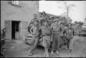 Crew of a 28th New Zealand (Maori) Battalion Bren carrier, waiting to move up to front lines from Gambettola, Italy - Photograph taken by George Frederick Kaye