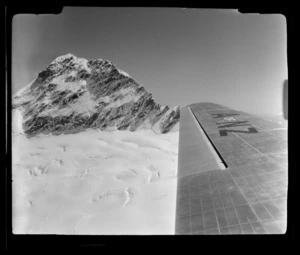 View from South Pacific Airlines of New Zealand (SPANZ) plane of Mount Aspiring, Queenstown-Lakes District, Otago Region