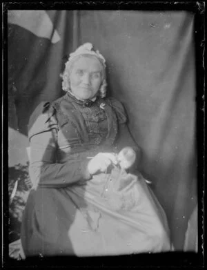 Portrait of Sarah Jane Kirk knitting