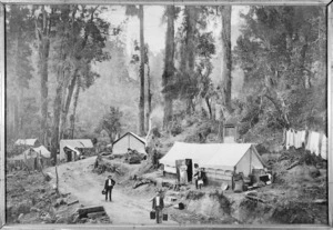 Robertson, R M :Photograph of railway workers and their families near Ohakune