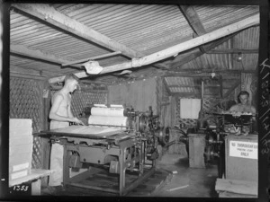World War II soldiers from New Zealand printing the Kiwi News, probably in the Pacific Region