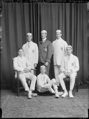 Group portrait of the rowing club at Christ's College, Christchurch