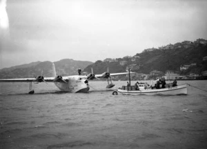 Short flying boat Centaurus about to be refuelled from launch Wild Duck on Evans Bay, Wellington