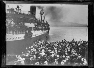 Troopship HMNZT 21 (SS Willochra) sailing from Wellington