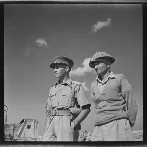 Lieutenant Colonel Howard Karl Kippenberger with Lieutenant Charles Hazlitt Upham, Egypt