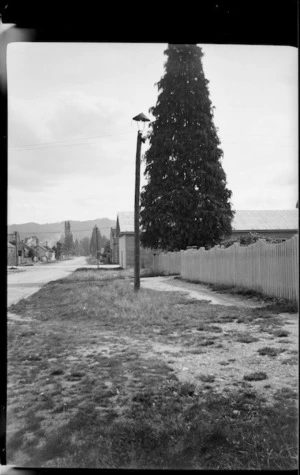 Street scene in Reefton with street light