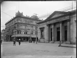 Hereford St, Christchurch, buildings including the Bank of New Zealand and United Service Hotel