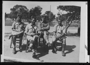 Captain F Baker with members of 28 (Maori) Battalion