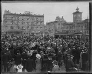 Crowd of soldiers and civilians in Cathedral Square, Christchurch