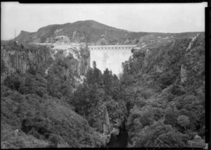 Gorge at Arapuni, shows the dam wall
