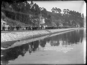 Group returning after farewelling World War 1 soldiers, Haven Road, Nelson